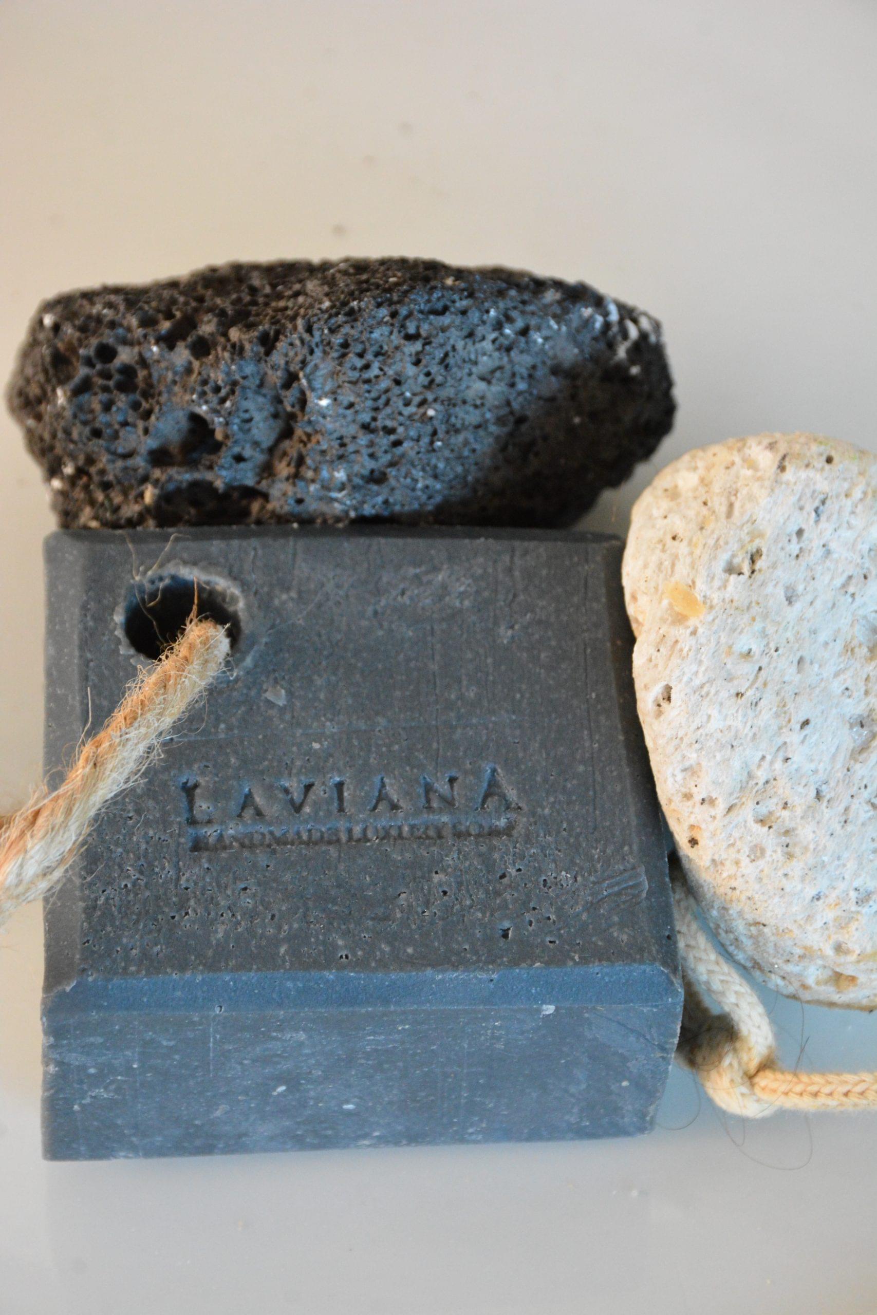 Jabón de ducha de carbón y piedra pomez