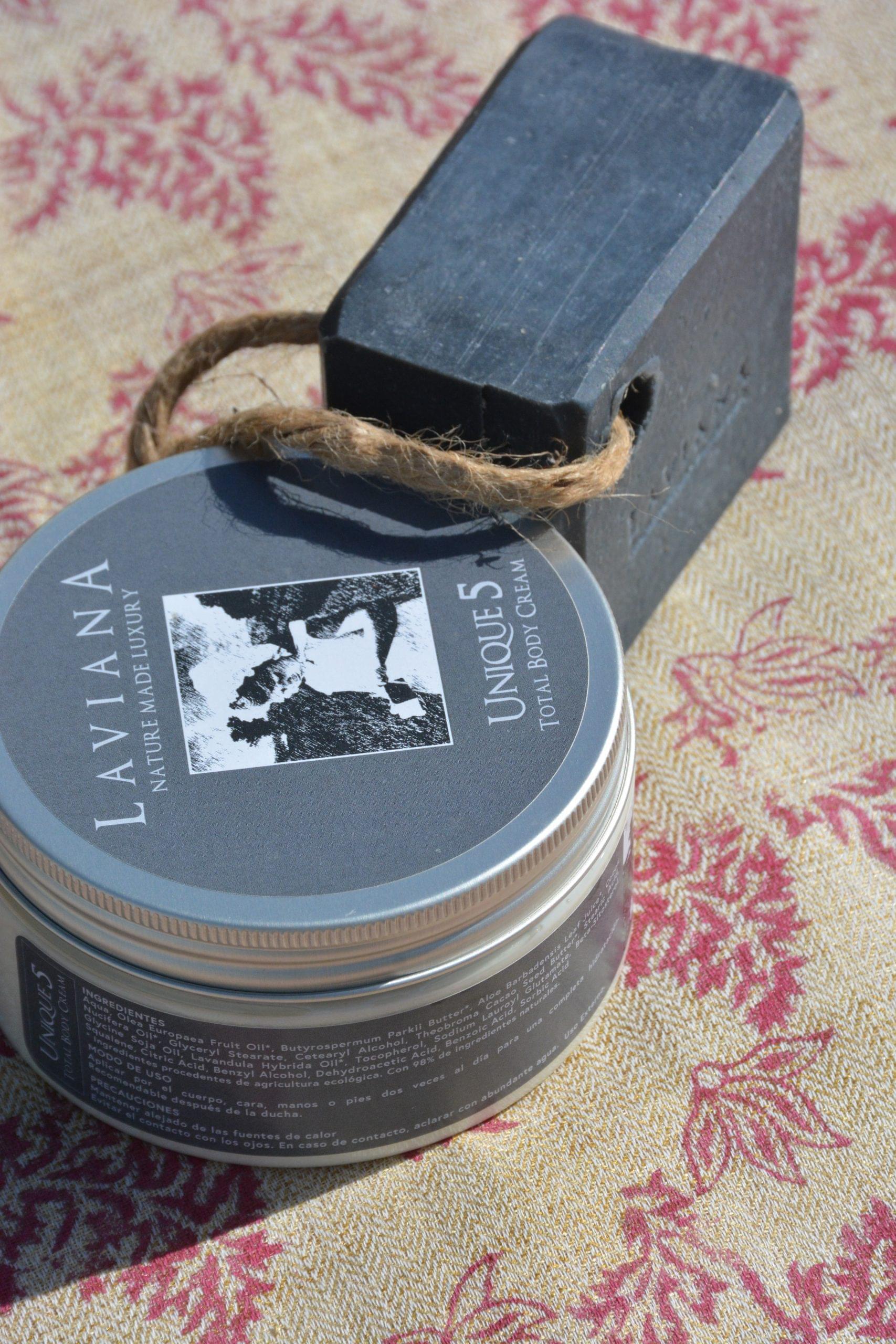 Pack: Unique 5 Total Body Cream + Jabón de ducha de carbón y piedra pomez